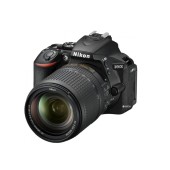 Fotoaparat Nikon D5600 + AF-S 18-140 VR Fotoaparat Nikon D5600 + AF-S 18-140 VR